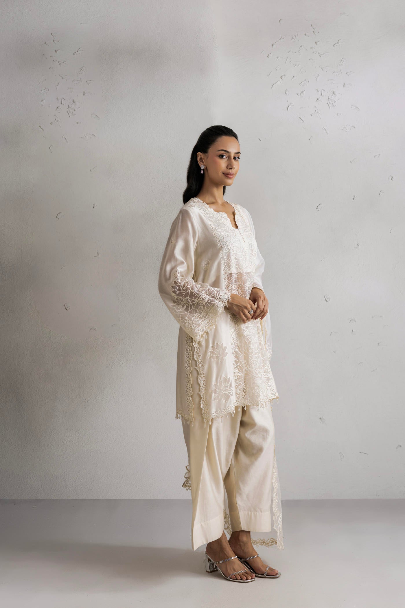 Gulrukh Kurta With Farshi Salwar And Dupatta