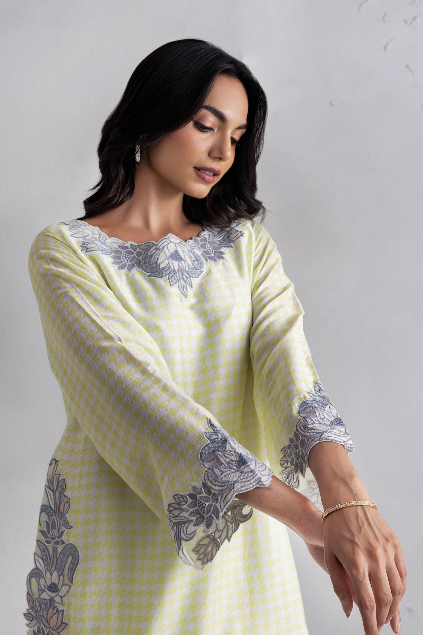 Daisy Kurta Set With A Slim Salwar